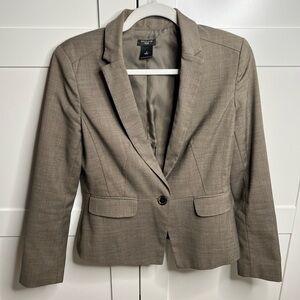 Anne Taylor brown suit jacket in the size 4 petite with 3/4 sleeves